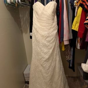 Wedding Dress-NEVER WORN